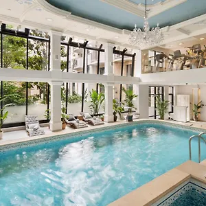 Hotell Queen's Court &