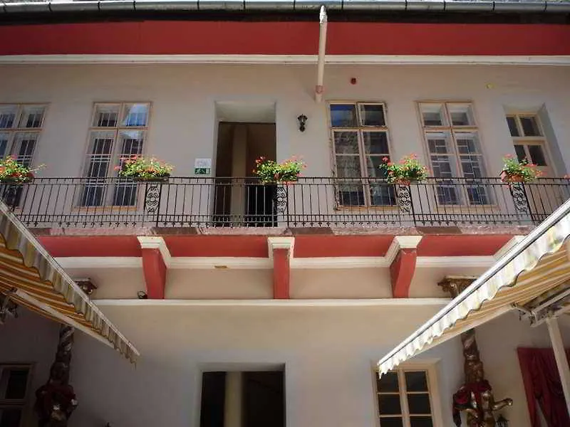 Fehar Pava Restaurant And Hostel Budapest Hungría