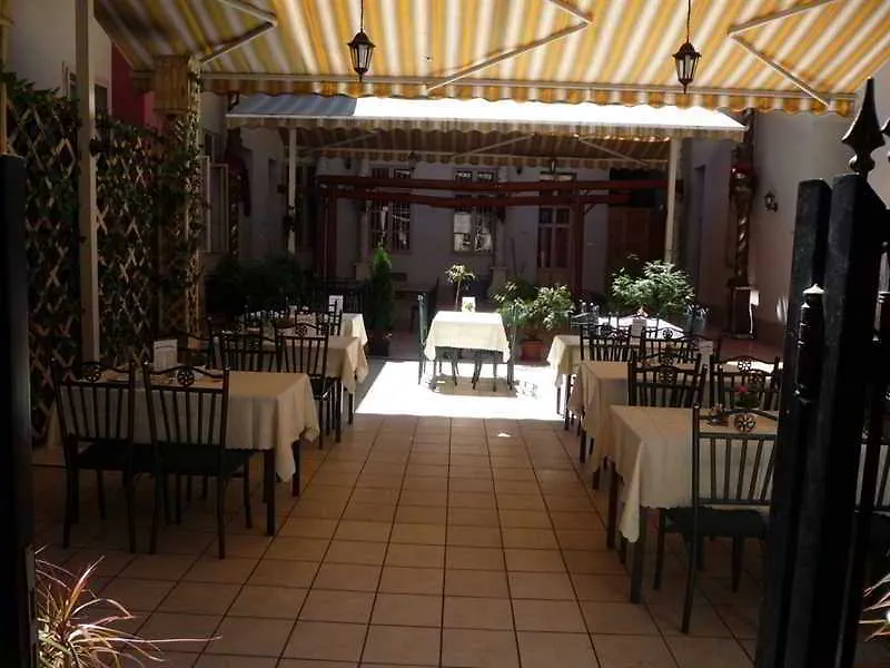 Hotel Fehar Pava Restaurant And Hostel Budapest