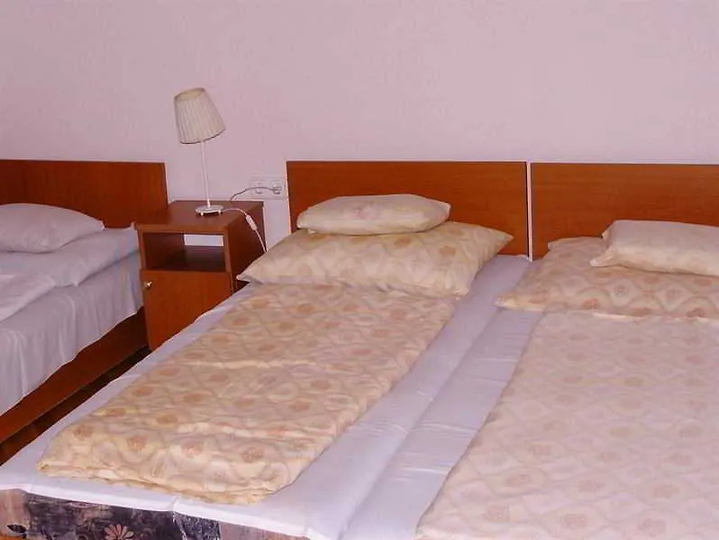 ** Hotel Fehar Pava Restaurant And Hostel Budapest Hungría