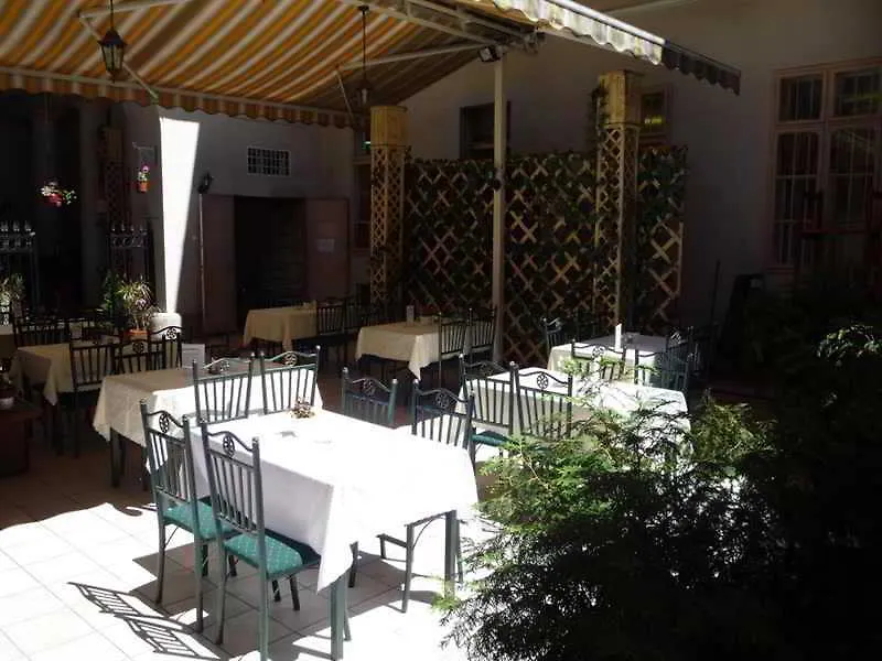 Fehar Pava Restaurant And Hostel Budapest