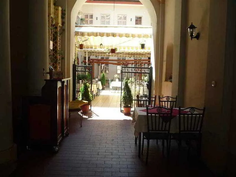 Fehar Pava Restaurant And Hostel location